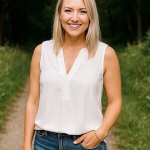 H&M NWT Women's White Sleeveless Blouse / Shell Size 6